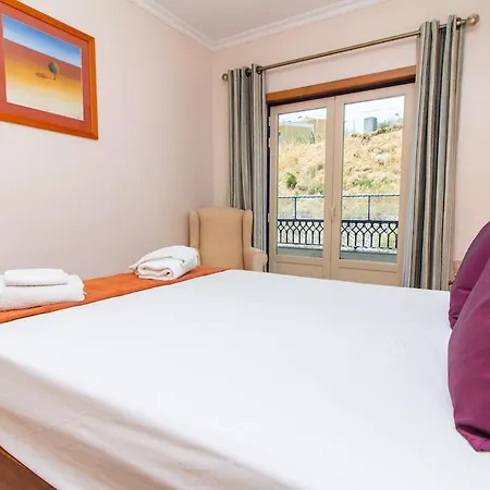 2 Beedroms Old Tow Αλμπουφέιρα